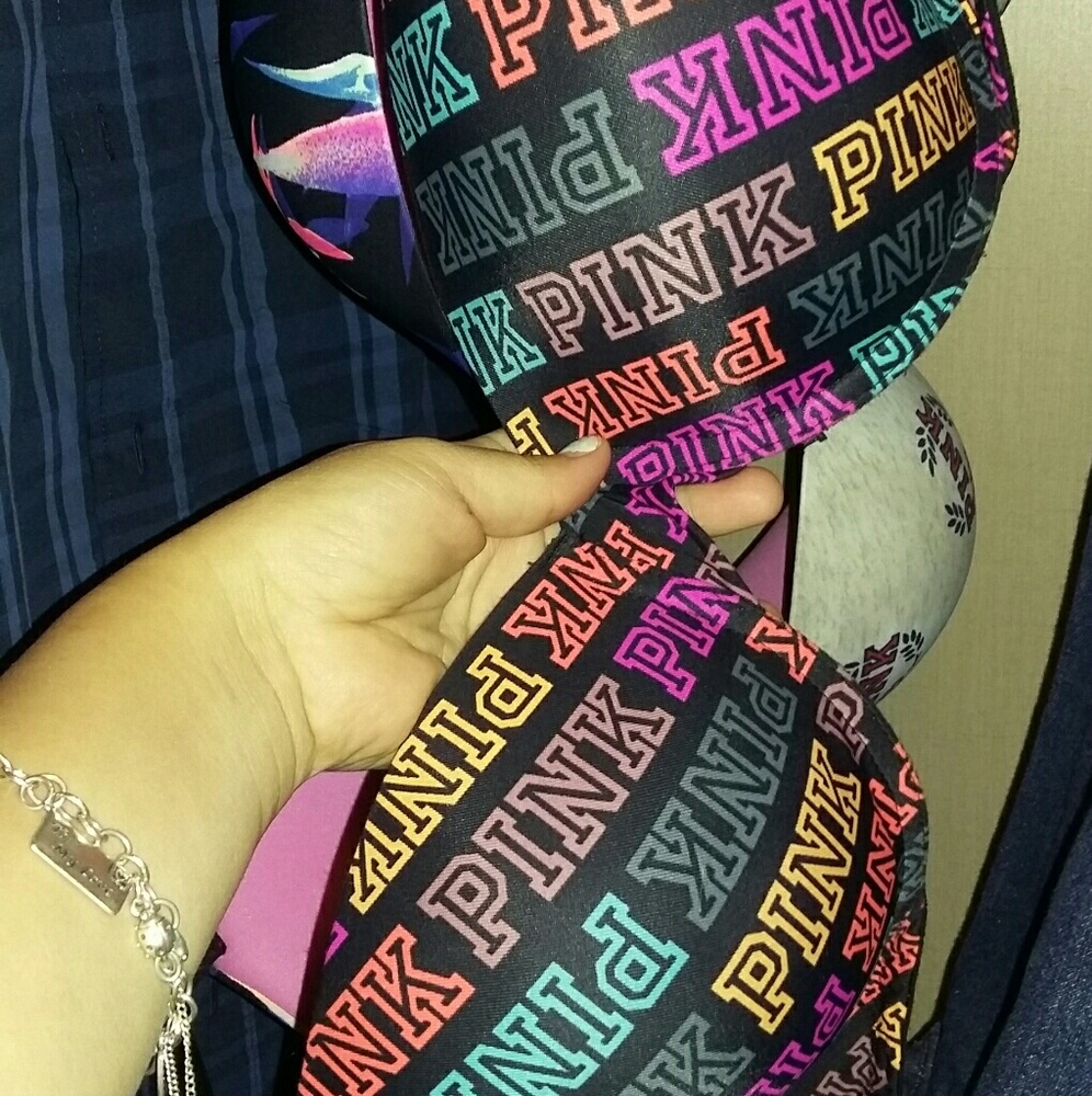 Pink bras. - Picture 1 of 5